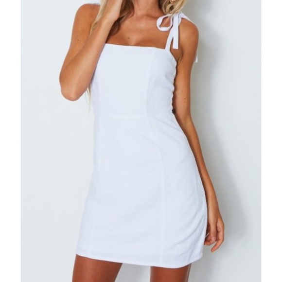 white dress boutique